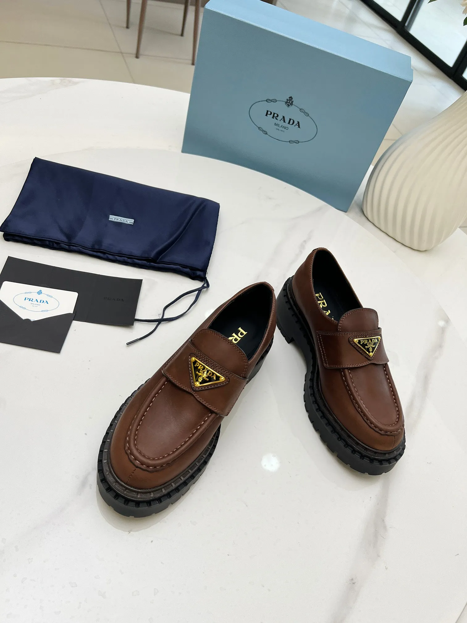 👟👟Ex-factory price 560👟👟 𝐏𝐑𝐀𝐃𝐀#Prada Thick-soled Retro Beef Tendon Triangular Loafers Fashionable Thick-soled Casual Motorcycle Loafers Unique taste, everyone loves them and they are easy to control. They are popular every year. There are also versatile classic shoe lasts that are enough to conquer you. Wear them to increase your height and leisure. It is simple and handsome on the feet. The fabric is imported calfskin, the lining of the foot pads is soft and delicate, the rubber foam original sole, the outsole height is 5CM, the standard code number: 35-40 (41 customized, non-refundable)